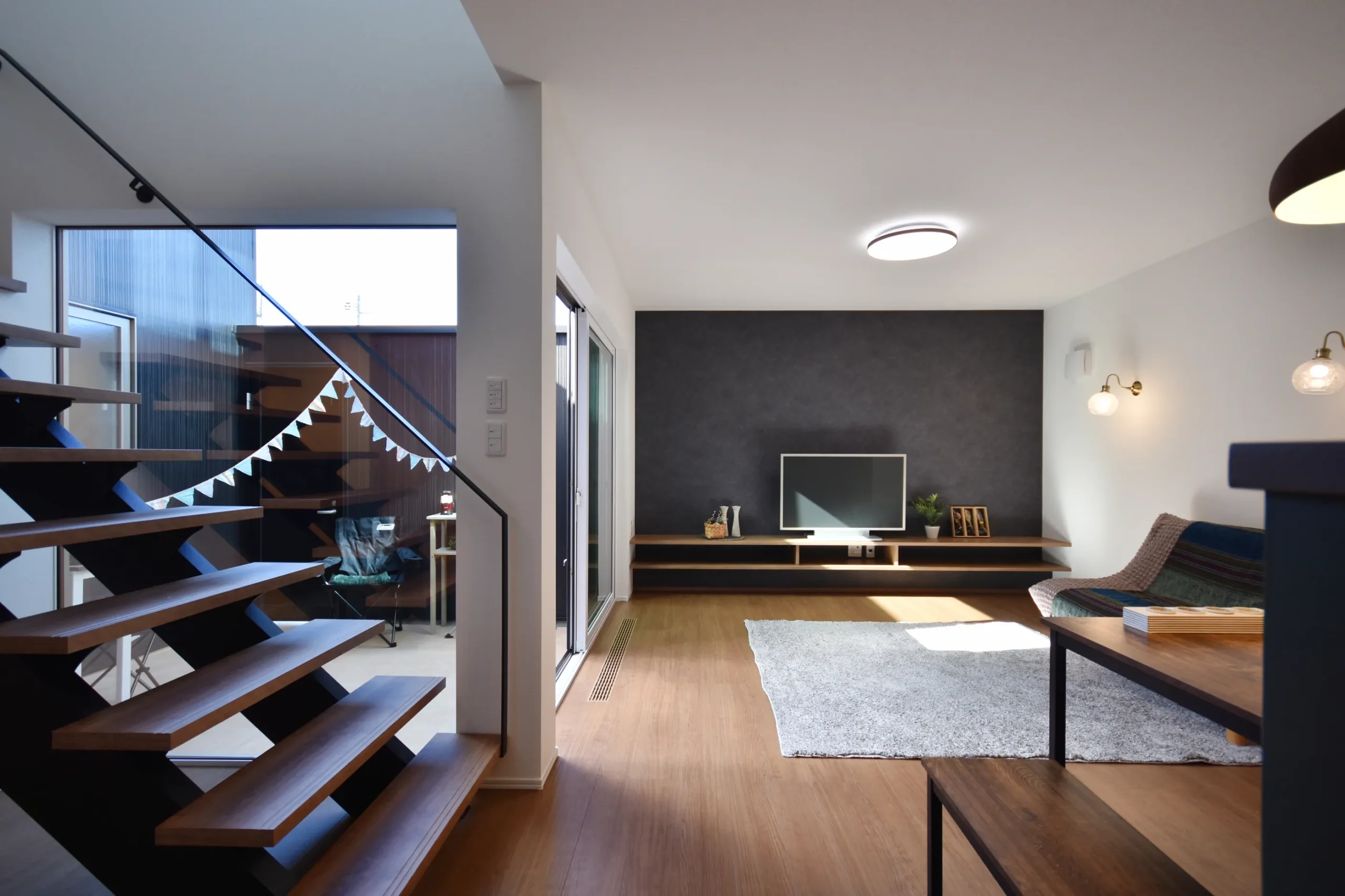 T-HOUSE